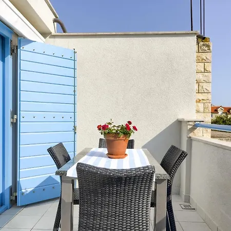Pina Apartament *