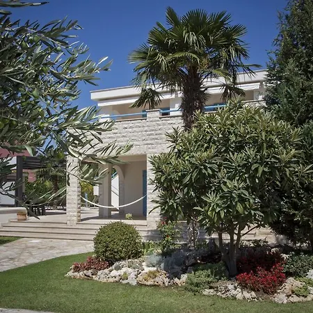 Apartament Pina *