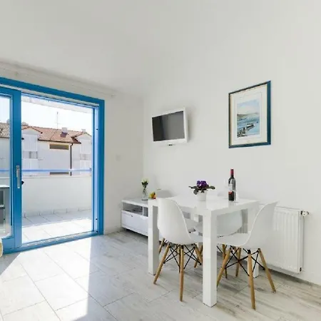 Apartment Pina *